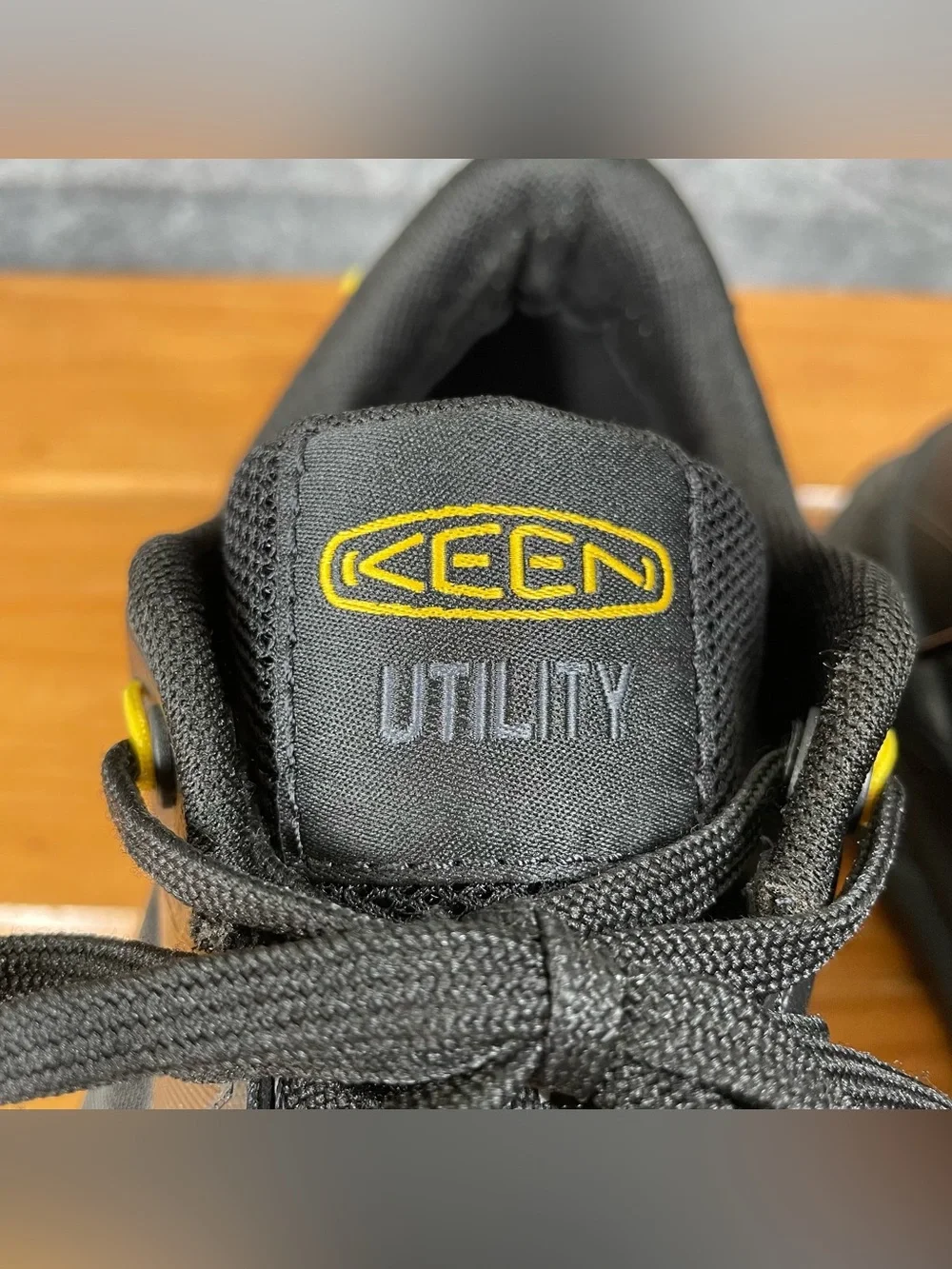 KEEN Utility Speedworks Carbon Toe Mens 11D Black Work Shoes Sneakers EH SR